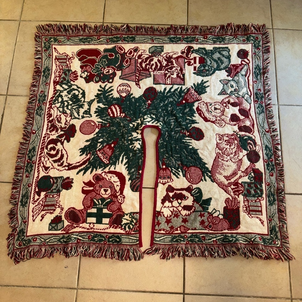 1992 Vintage Festive Holiday Tree Skirt with Teddy Bears Presents and Kittens